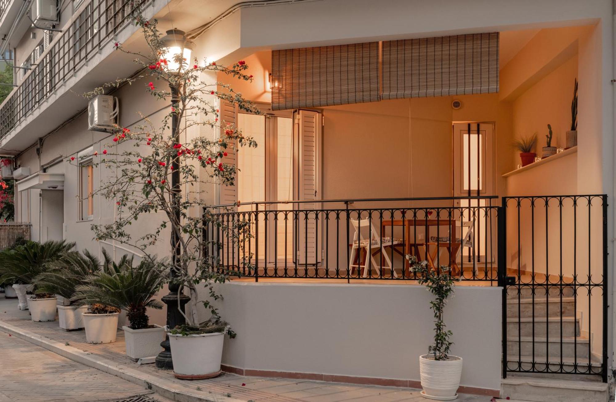 Apartment Life 2 *